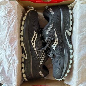 Saucony Black Athletic Shoes with Mesh Upper and Classic Silhouette mens 10